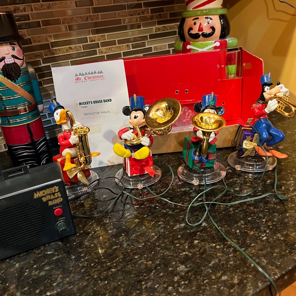 Vintage 1995 mr Christmas Nicky mouse brass band animated and musical set